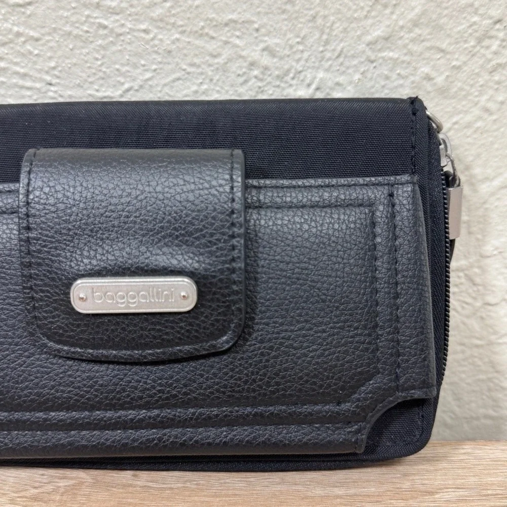 Baggallini Wristlet Wallet RFID Blocking Black Nylon Travel Organizer Pouch